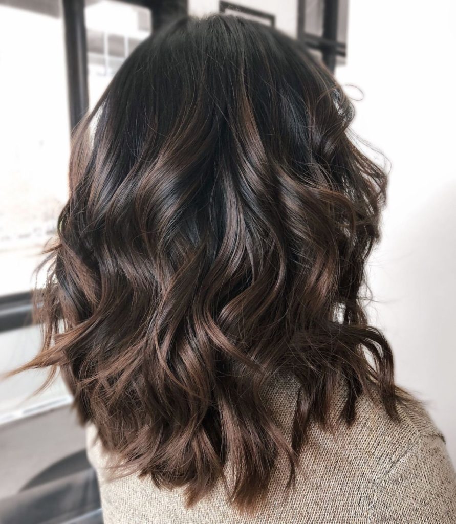 balayage chocolat sur cheveux noirs