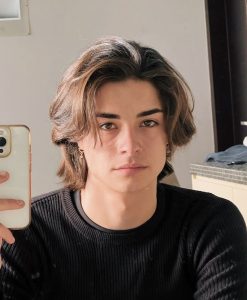 wolf-cut-homme-comment-la-porter-id-es-et-inspirations-young-gent