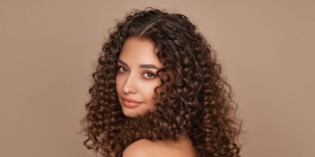 coupe-cheveux-frises-naturellement