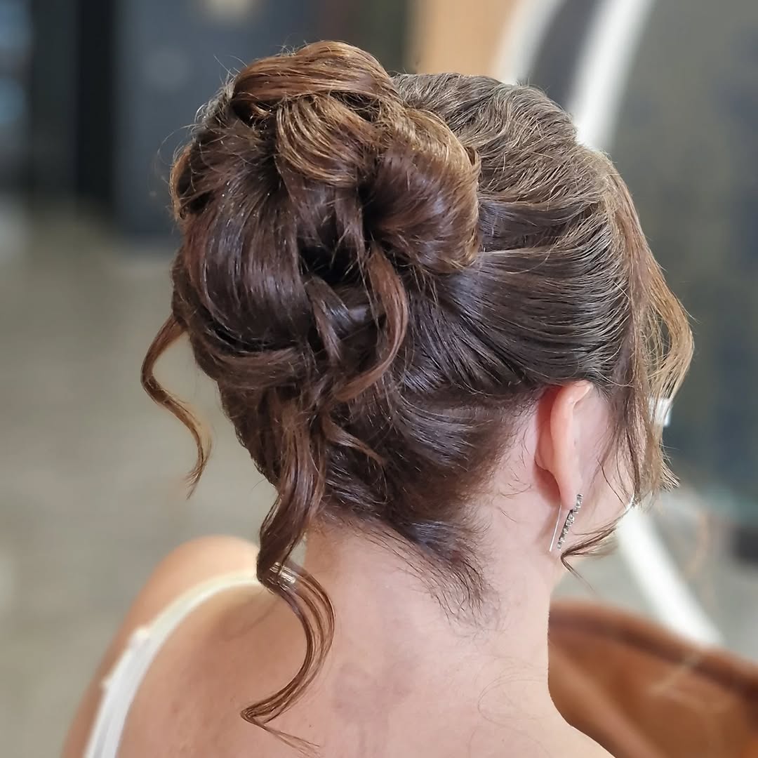 haut chignon mariage invitée haut chignon mariage invitée