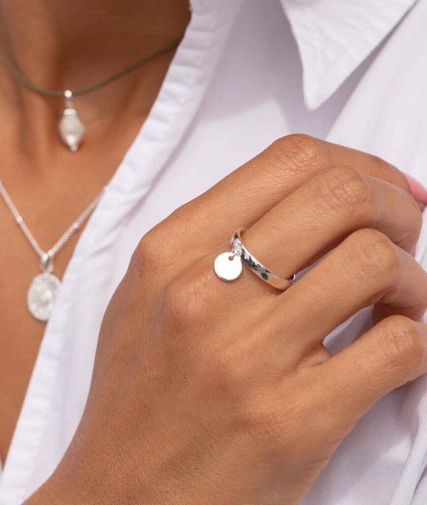 associer une bague et un pendentif associer une bague et un pendentif