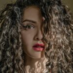 Permanente long cheveux : comment obtenir de belles boucles durables permanente-long-cheveux