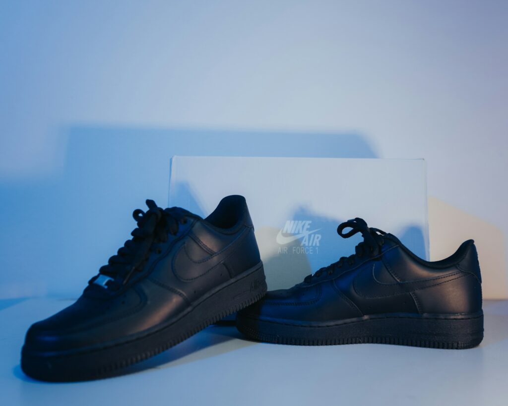 paire de sneakers noires