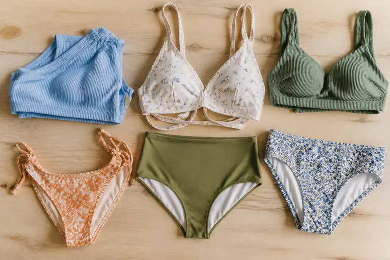 Maillots de bain de la marque calipige présentés sur fond neutre