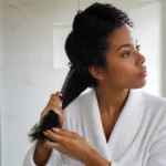 Comment coiffer ses cheveux frisés sans frisottis selon leur porosité ? Comment coiffer ses cheveux frisés sans frisottis selon leur porosité ?