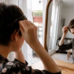 Tuto rapide pour réaliser soi-même une élégante tresse en couronne sur des cheveux courts